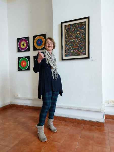 Paratissima Torino 2022 - 1c - La preziosa collaboratrice e fotografa Rory (Archivio Franco Brunetta)